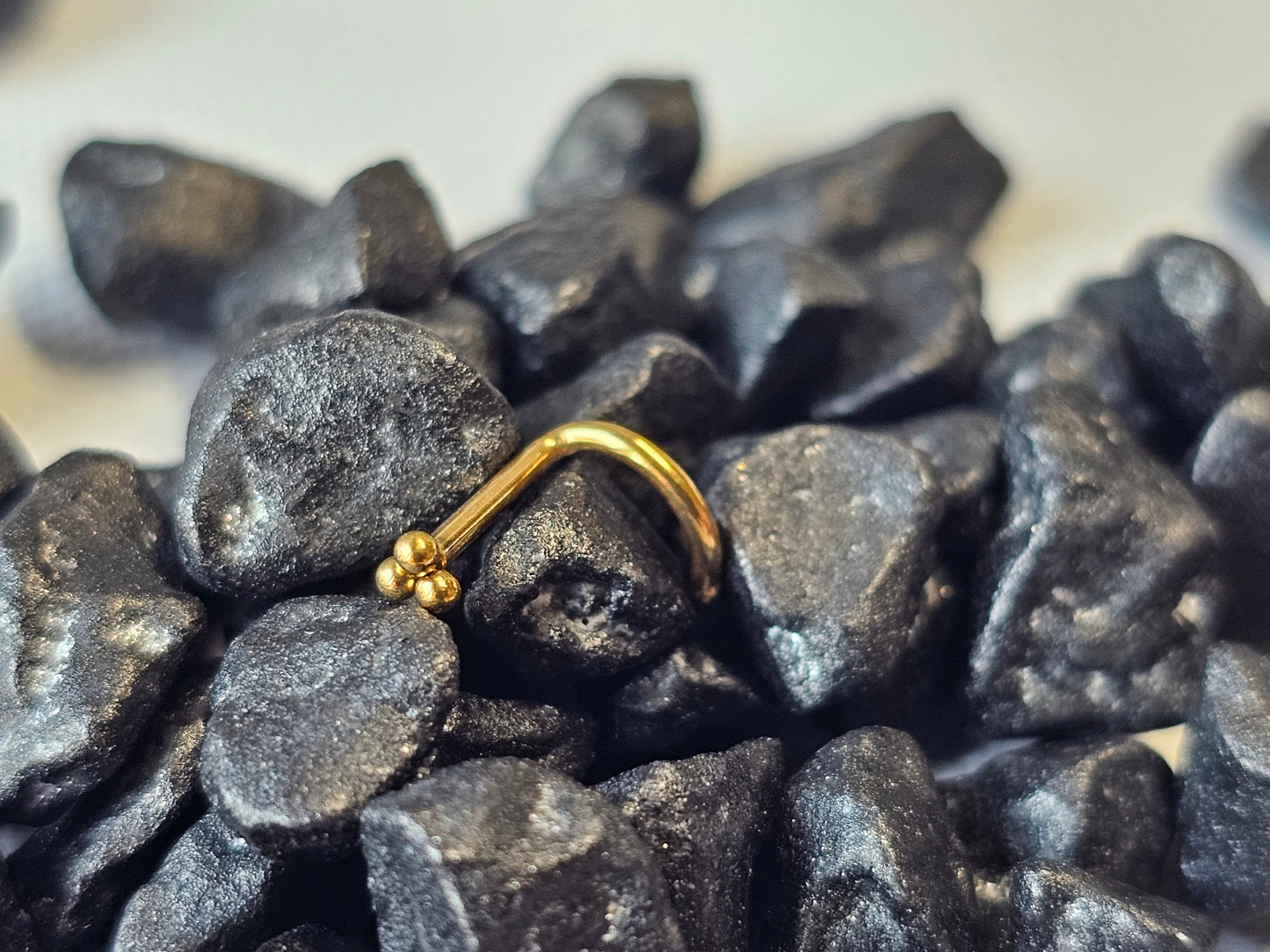 Tripple bubble nose stud 0.8mm