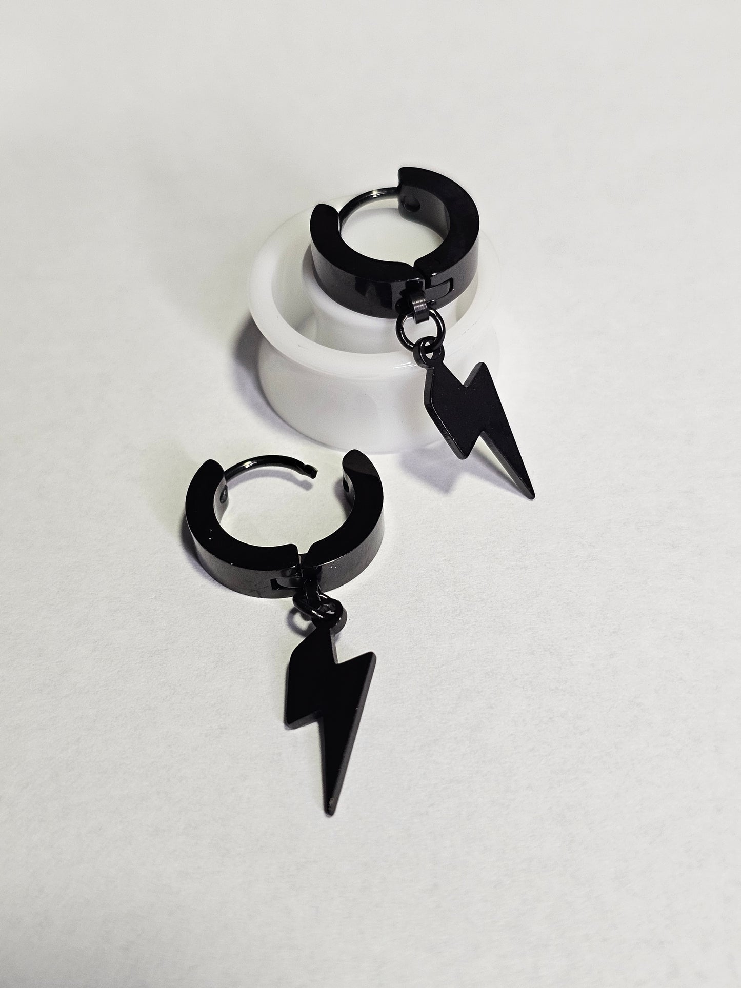 Black round lightning