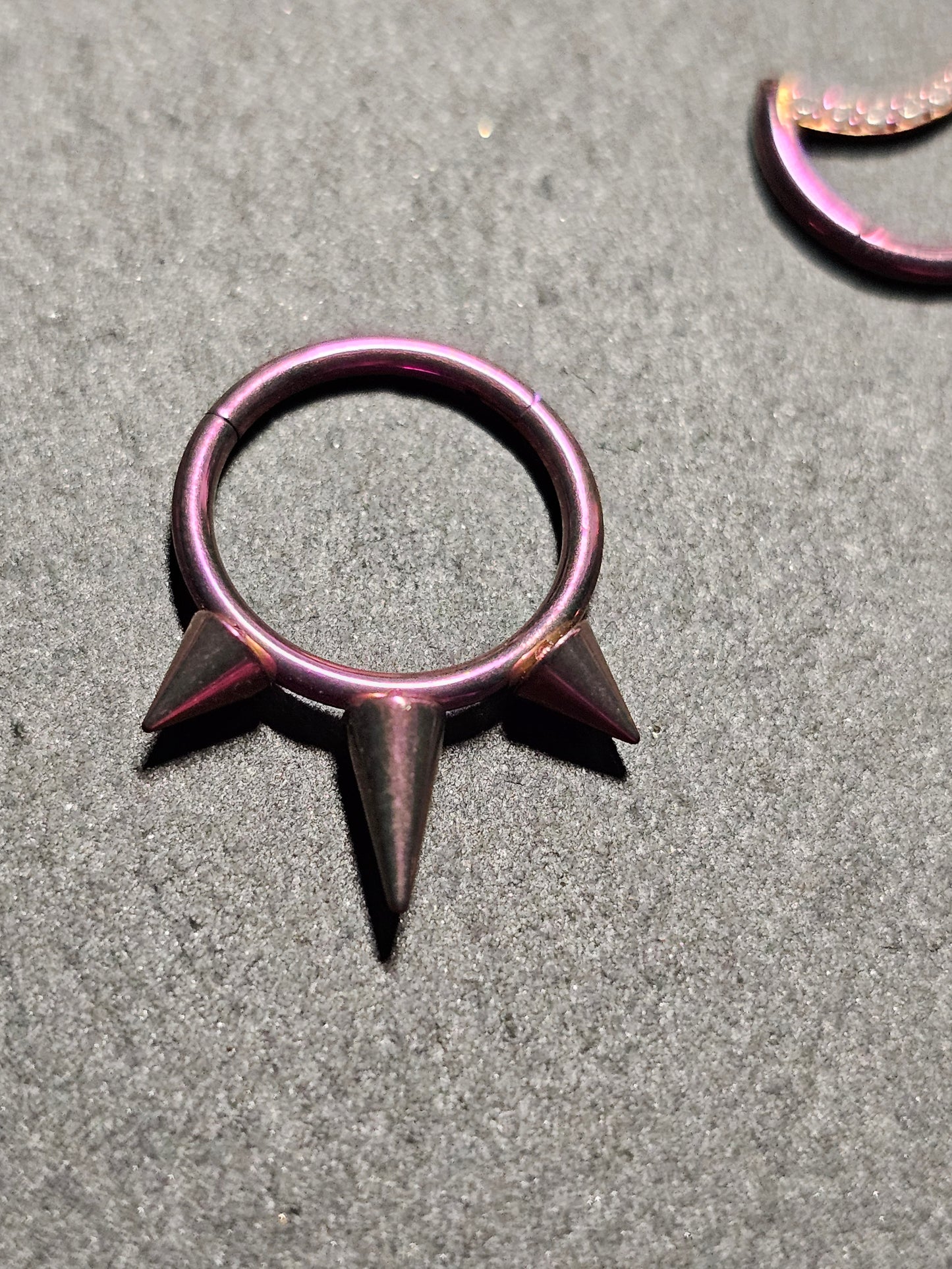 Three spikes ring 1,2mm