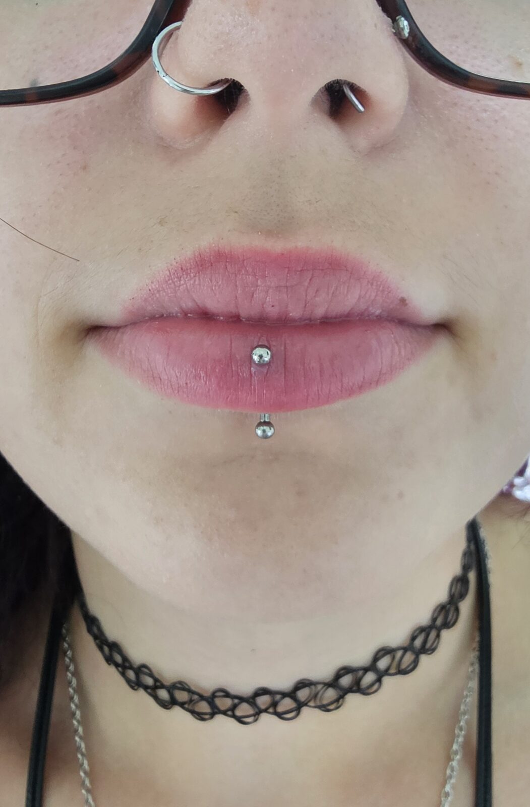 Vertical labret piercing