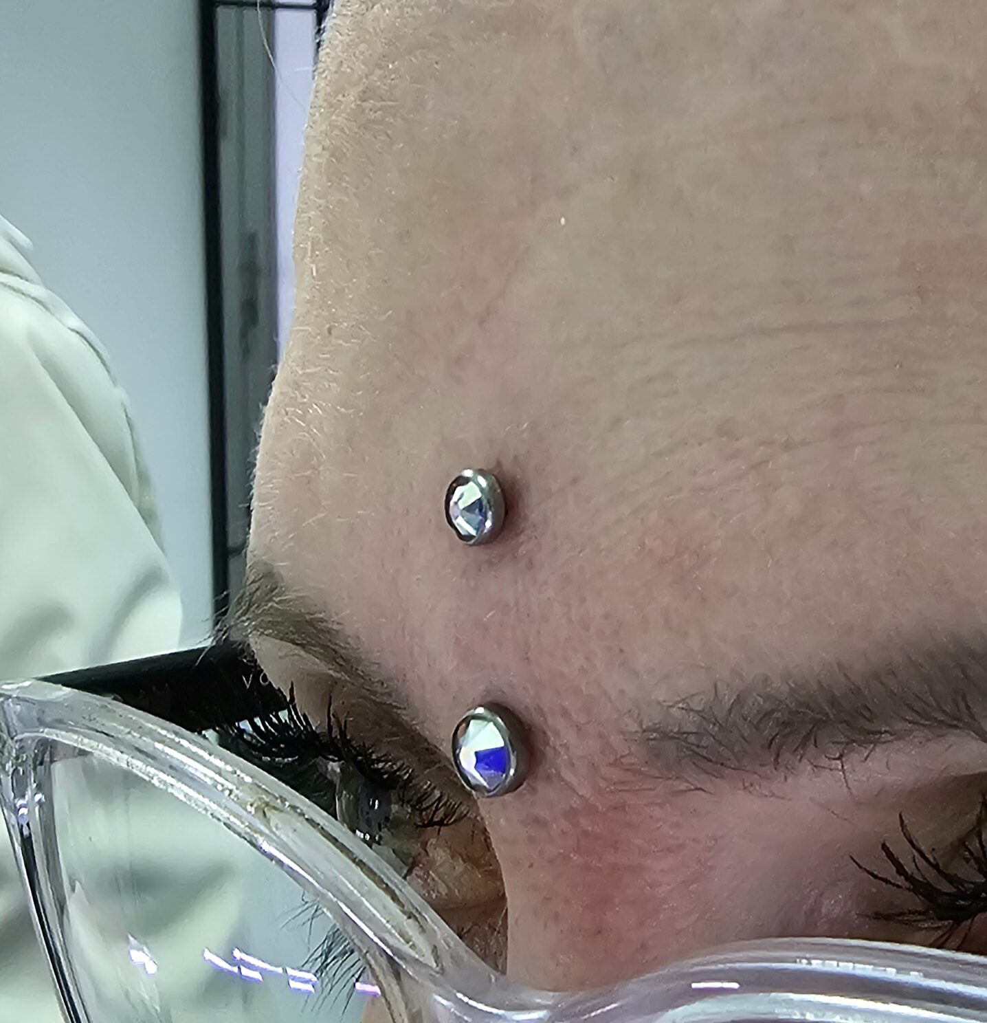 Vertical bridge piercing - Surface